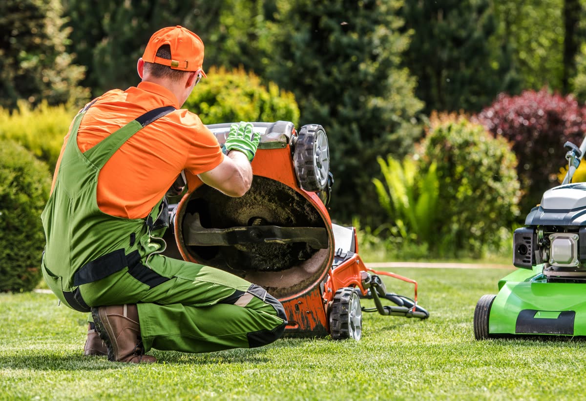 Accounting for landscapers — landscaper servicing a lawn mower